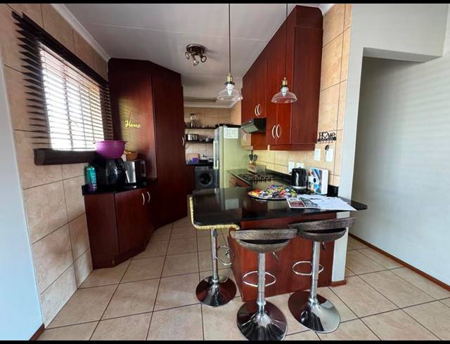 3 BEDROOM TOWNHOUSE FOR SALE IN GLEN MARAIS